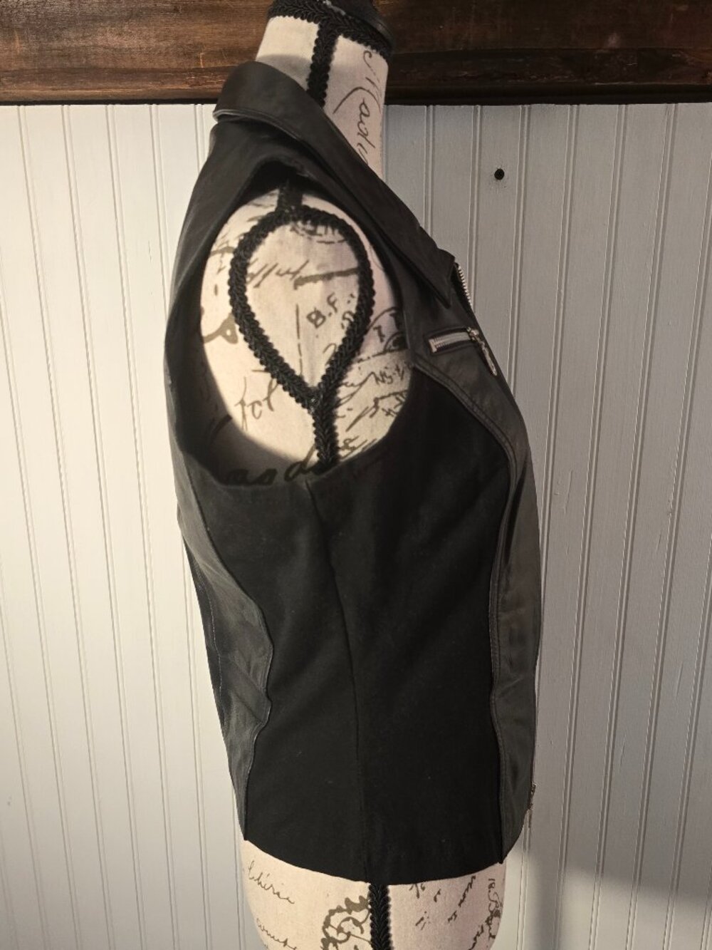 Wilson's Maxima Black Leather Vest - Picture 4 of 7